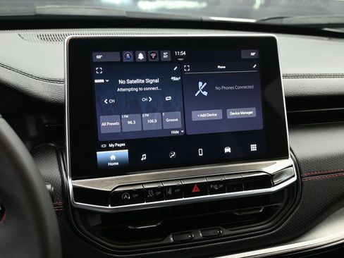 Used 2025 Jeep Compass Trailhawk image 16