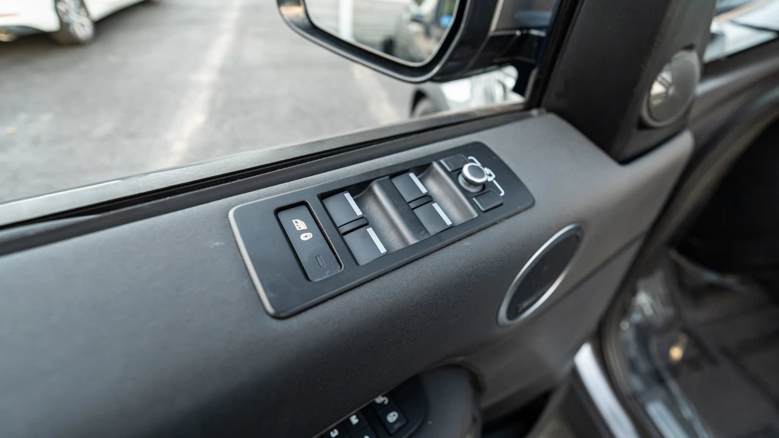 Used 2020 Land Rover Discovery HSE AWD/4WD image 41