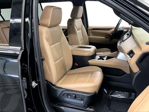 Used 2023 Chevrolet Suburban Premier AWD/4WD image 8