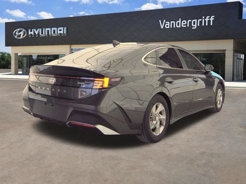 Used 2025 Hyundai Sonata SE FWD image 8