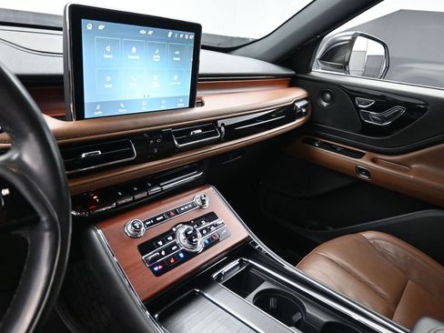Used 2023 Lincoln Aviator Reserve w/ Equipment Group 201A image 10