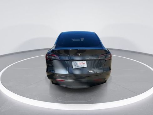 Used 2022 Tesla Model Y Long Range image 7