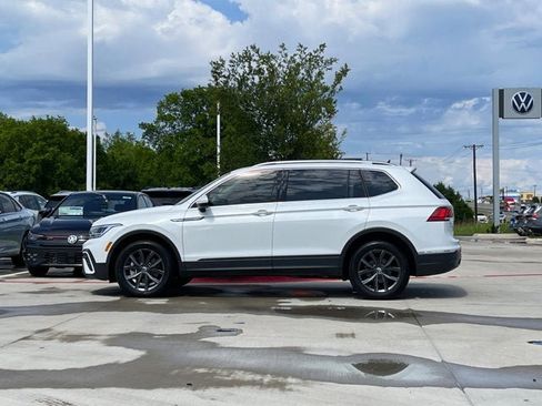 Used 2023 Volkswagen Tiguan SE FWD image 3
