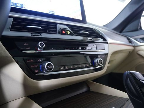 Used 2023 BMW 530i w/ Convenience Package RWD image 22