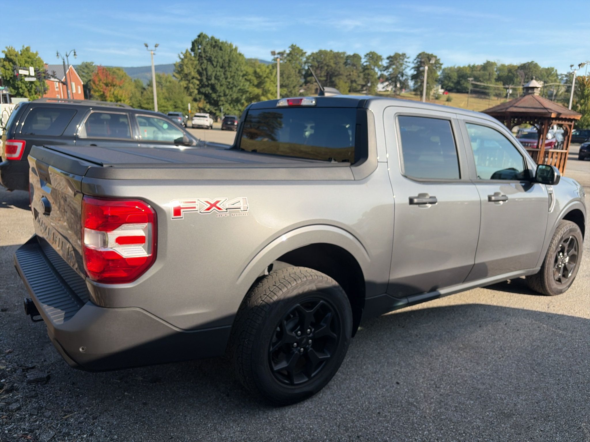Used 2025 Ford Maverick XLT w/ XLT Luxury Package AWD/4WD image 3