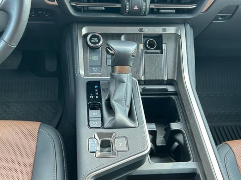 Used 2025 Lexus GX 550 w/ Accessory Package (31) AWD/4WD image 23