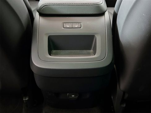 Used 2023 Volvo XC60 B5 Core image 27