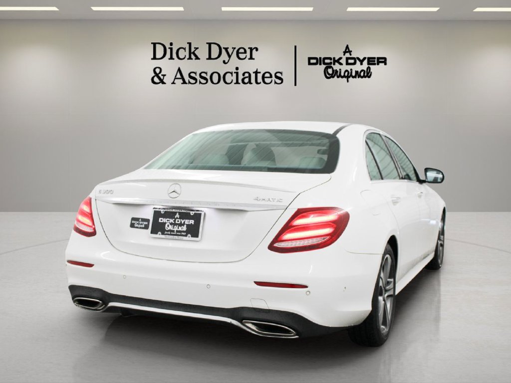 Used 2017 Mercedes-Benz E 300 4MATIC image 11