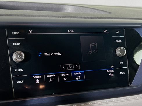 Used 2024 Volkswagen Taos SE image 21