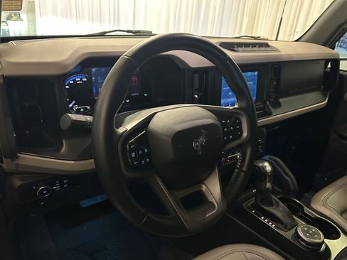 Used 2023 Ford Bronco Wildtrak image 2