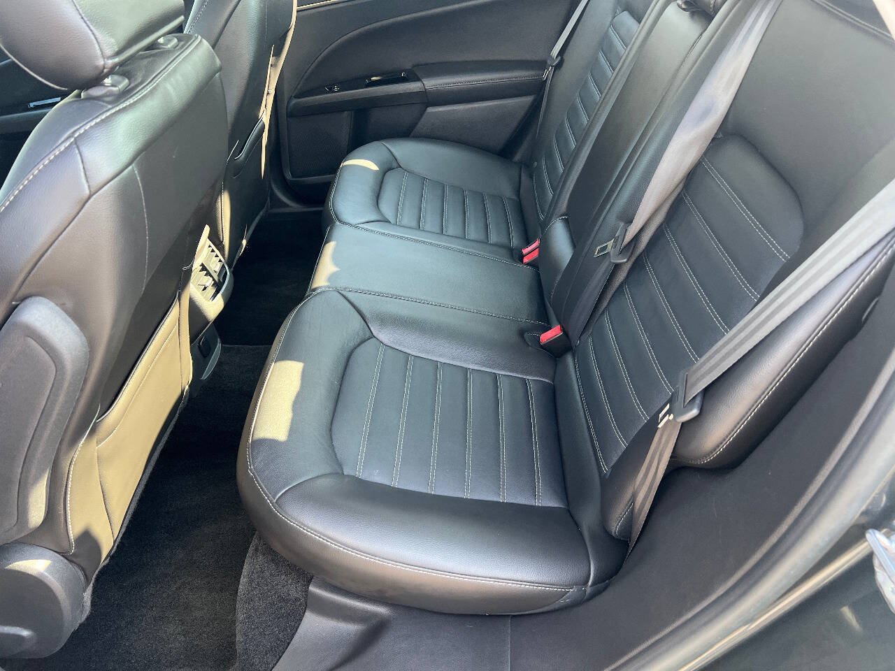 Used 2015 Ford Fusion SE w/ Equipment Group 202A FWD image 22