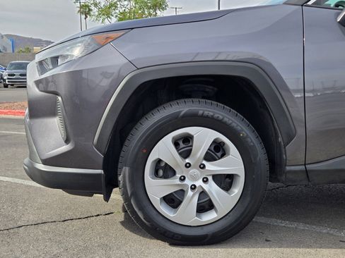 Used 2021 Toyota RAV4 LE image 9