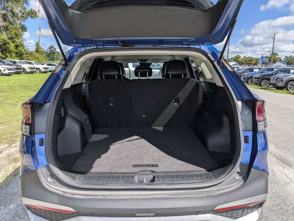 Used 2024 Kia Sportage EX FWD image 12