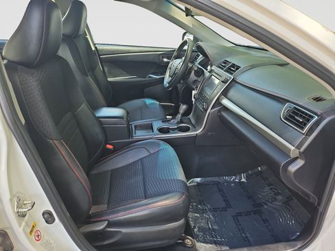 Used 2015 Toyota Camry SE FWD image 11