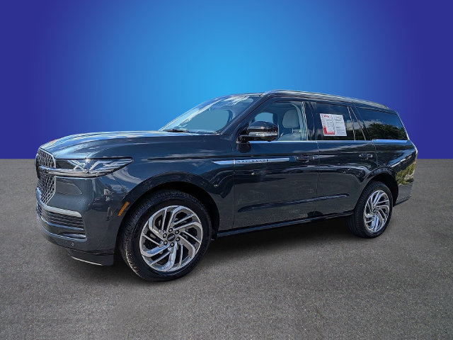 Used 2025 Lincoln Navigator Reserve AWD/4WD image 4