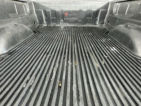 Used 2018 Chevrolet Silverado 1500 LT RWD image 32