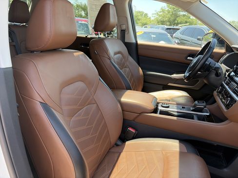 Used 2022 Nissan Pathfinder Platinum w/ Cargo Package AWD/4WD image 15