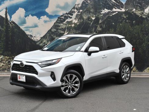 Used 2023 Toyota RAV4 XLE Premium AWD/4WD image 6