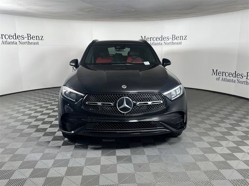 Used 2025 Mercedes-Benz GLC 300 4MATIC image 2