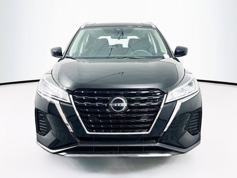 Used 2023 Nissan Kicks SV image 2