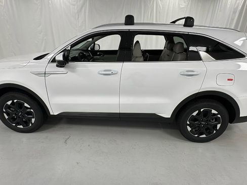 New 2025 Kia Sorento S image 6