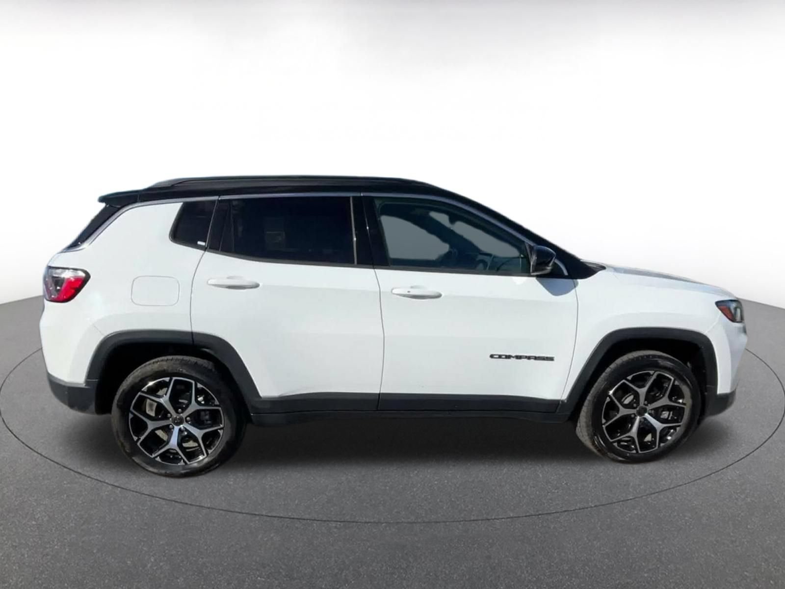 Used 2025 Jeep Compass Limited AWD/4WD image 14