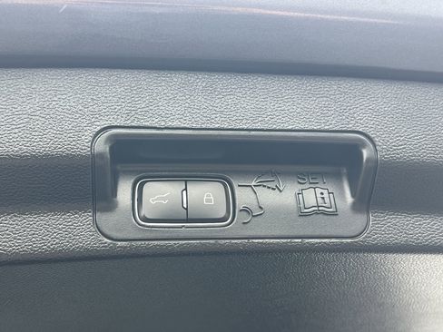 Certified 2020 Ford Explorer XLT w/ Equipment Group 202A image 25