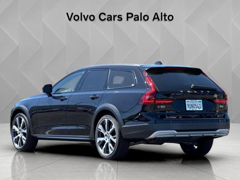 Certified 2025 Volvo V90 B6 Cross Country Ultra w/ Protection Package Premier AWD/4WD image 9