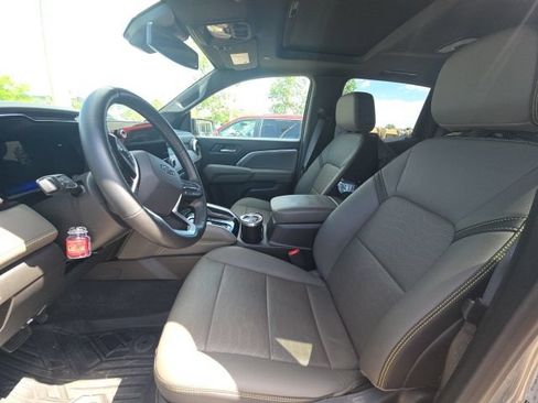 Used 2025 Chevrolet Colorado ZR2 w/ Technology Package AWD/4WD image 7