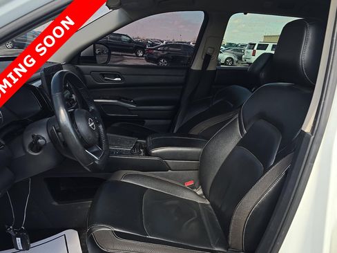 Used 2023 Nissan Pathfinder SL AWD/4WD image 5