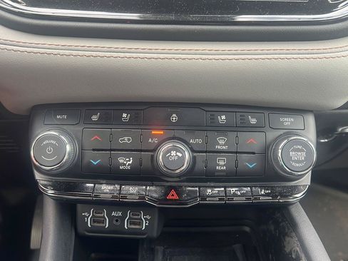 Used 2021 Dodge Durango R/T w/ Technology Group AWD/4WD image 22