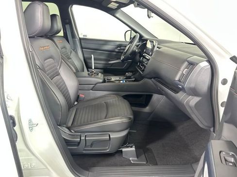 Used 2025 Nissan Pathfinder Rock Creek image 28