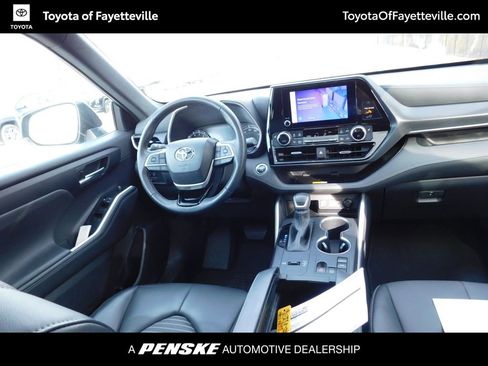 Used 2023 Toyota Highlander XSE image 7