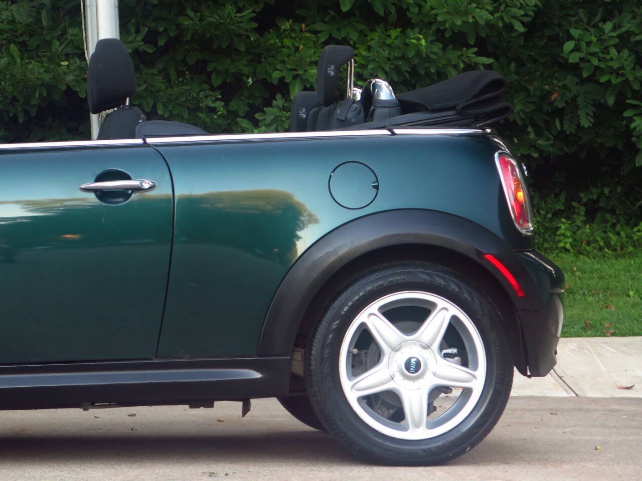 Used 2010 MINI Cooper Convertible FWD image 22