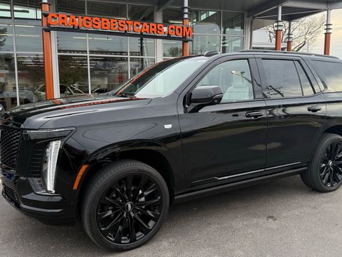Used 2026 Cadillac Escalade Platinum Sport w/ LPO, ONYX Package AWD/4WD image 4