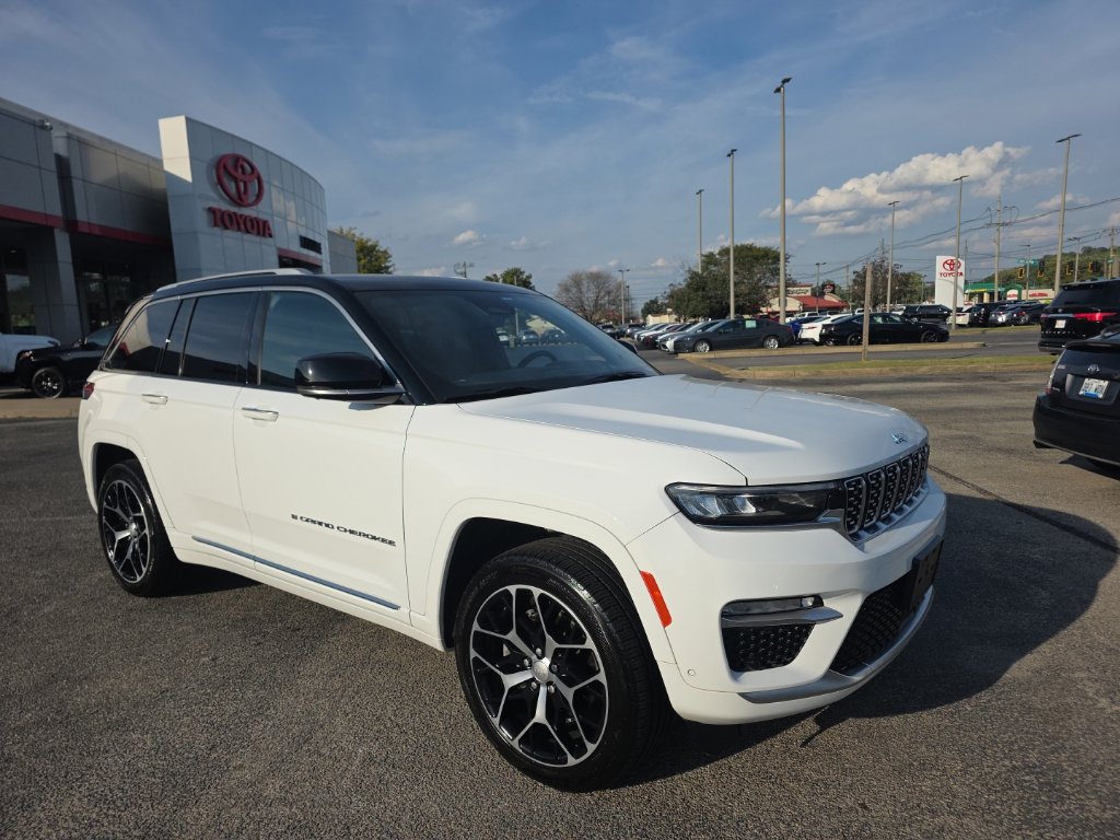 Used 2022 Jeep Grand Cherokee Summit AWD/4WD image 4
