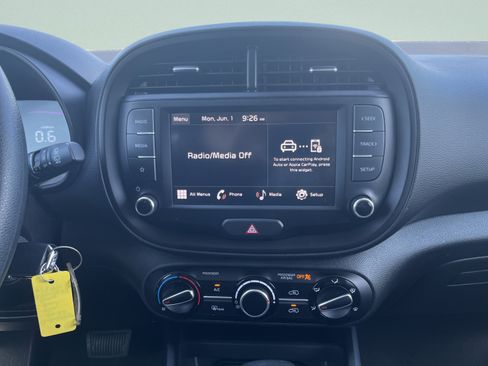 Used 2025 Kia Soul LX w/ LX Technology Package FWD image 26
