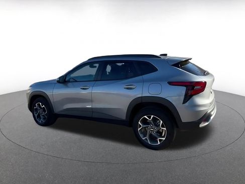 Used 2025 Chevrolet Trax LT image 10