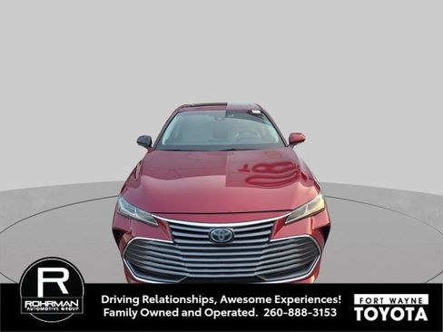 Used 2019 Toyota Avalon Limited FWD image 3