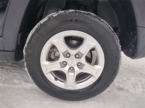 Used 2022 Jeep Compass Sport image 13