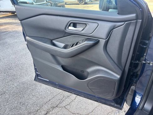 Used 2025 Nissan Rogue SV AWD/4WD image 18