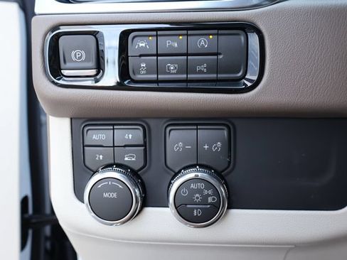 New 2026 GMC Yukon Denali AWD/4WD image 23