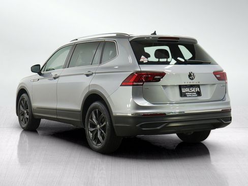 Used 2022 Volkswagen Tiguan SE AWD/4WD image 3