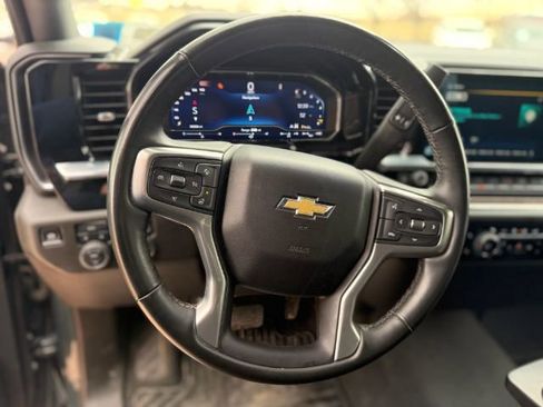 Used 2025 Chevrolet Silverado 1500 LT AWD/4WD image 17