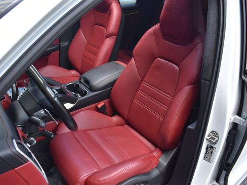 Used 2023 Porsche Cayenne Turbo w/ Premium Package Plus image 12