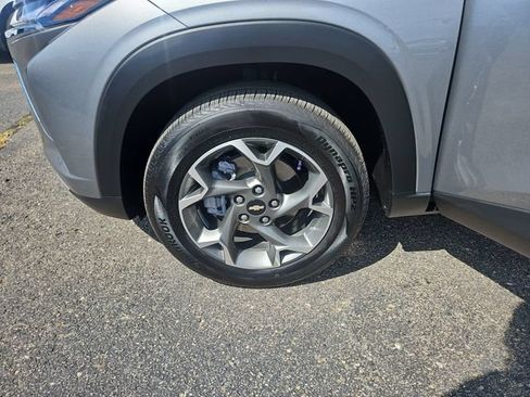 Used 2025 Chevrolet Trax LT FWD image 26