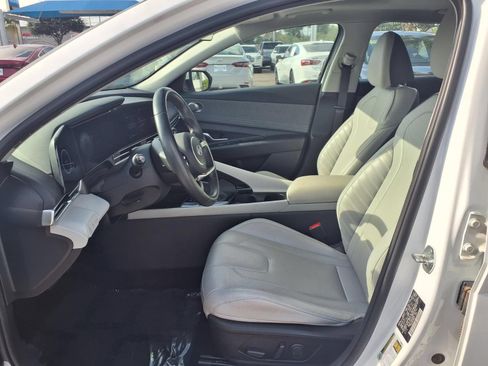 Used 2024 Hyundai Elantra Limited FWD image 17