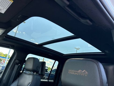 Certified 2022 Chevrolet Suburban High Country w/ LPO, Illumination Package AWD/4WD image 32