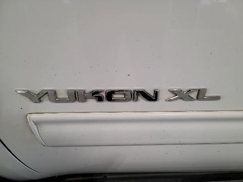 Used 2014 GMC Yukon XL SLT AWD/4WD image 14