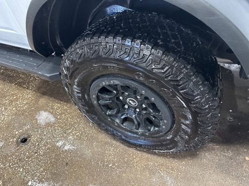 Used 2023 Ford Bronco Wildtrak image 19